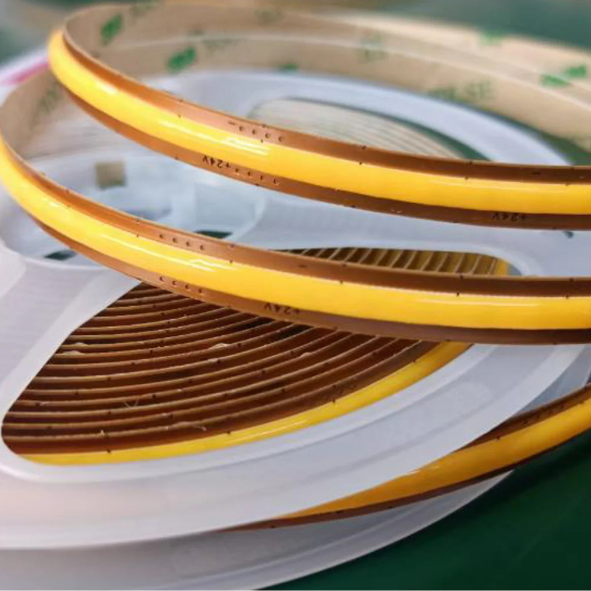 SLD14 Dotless COB Free-Cut Anywhere At Will Linear Single-Color 2700K/3000K/4000K/5000K LED Dimmable, 2.13W/ft 16.4ft/82ft COB Strip Lights IP20 Low Voltage 8mm DC24V Tape Light