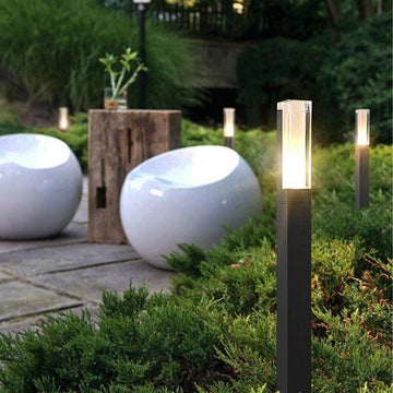 Low Voltage LED Bollard Landscape Light | Low voltage garden lights.